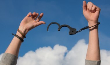 ବିଲୁପ୍ତ ହେଉଛି ବ୍ୟକ୍ତି ସ୍ବାଧୀନତା