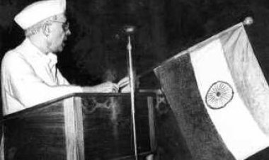 ମଧ୍ୟରାତ୍ରୀରେ ଆତ୍ମନିୟୋଗର  ଅଙ୍ଗୀକାର : ପଣ୍ଡିତ ଜବାହାରଲାଲ ନେହେରୁ