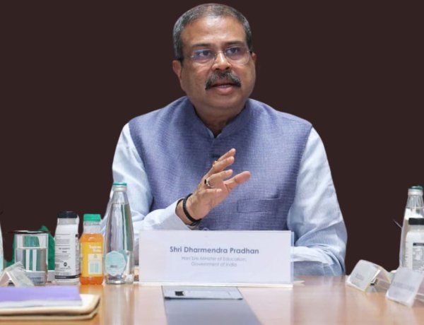 ପ୍ରଶ୍ନପତ୍ର ଲିକ ପାଇଁ ଧର୍ମେନ୍ଦ୍ରଙ୍କୁ ପୁରସ୍କାର ମିଳୁ!!